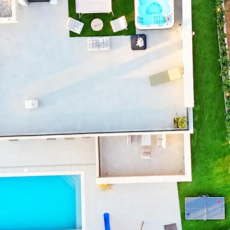 Villa Sofia - Pool And Rooftop Jacuzzi *