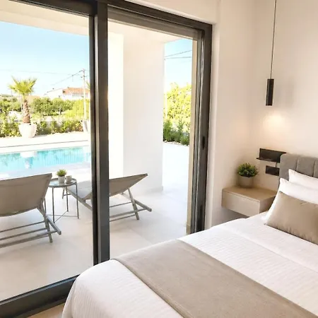 Sofia - Pool And Rooftop Jacuzzi