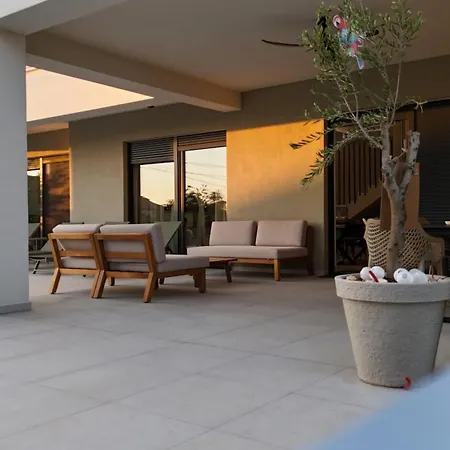 Sofia - Pool And Rooftop Jacuzzi