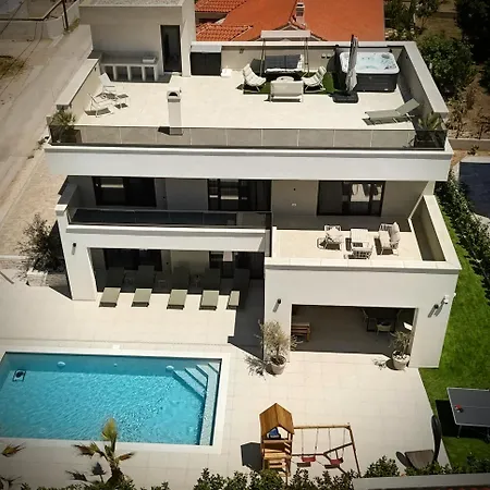 Villa Sofia - Pool And Rooftop Jacuzzi