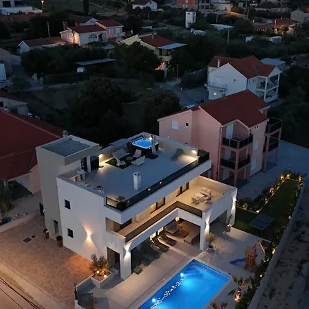 Villa Sofia - Pool And Rooftop Jacuzzi Sukošan