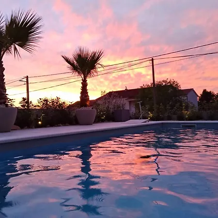 Sofia - Pool And Rooftop Jacuzzi Villa